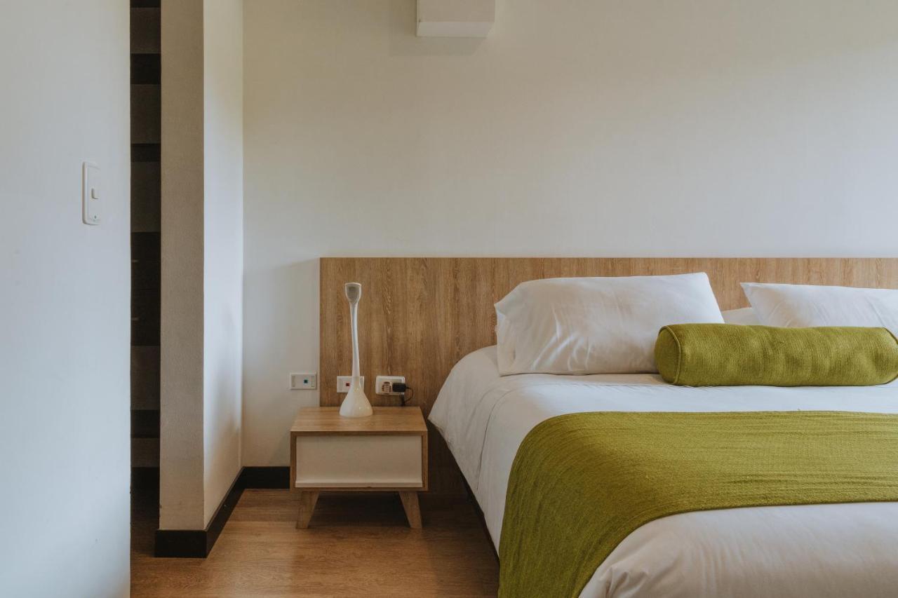 Travelers Rio Verde Living Suites Рионегро Экстерьер фото