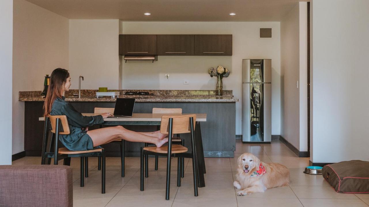 Travelers Rio Verde Living Suites Рионегро Экстерьер фото