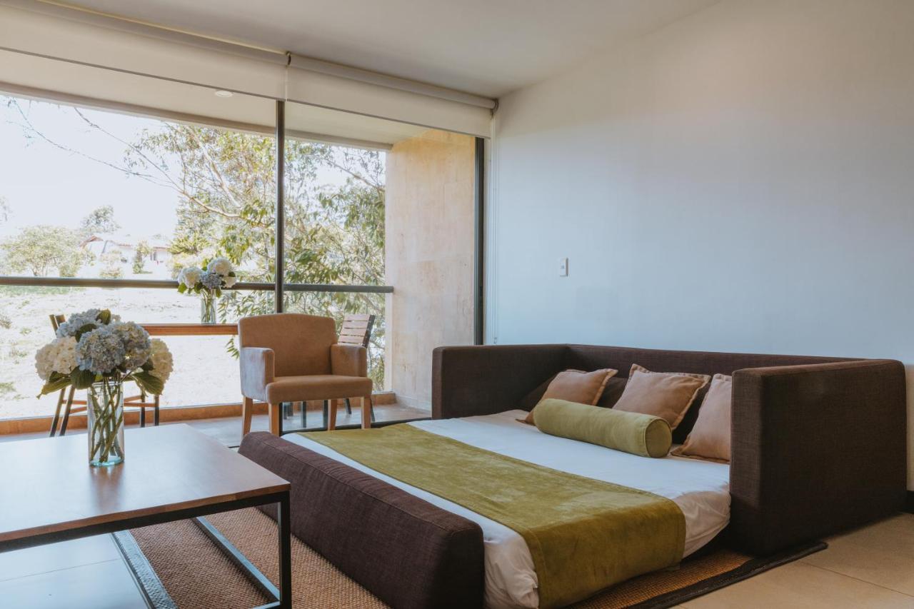 Travelers Rio Verde Living Suites Рионегро Экстерьер фото