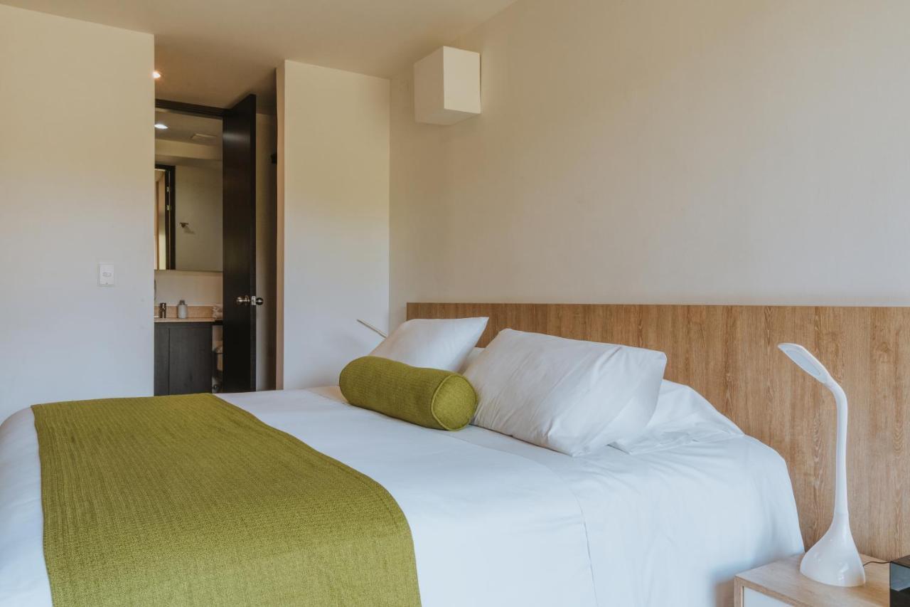 Travelers Rio Verde Living Suites Рионегро Экстерьер фото