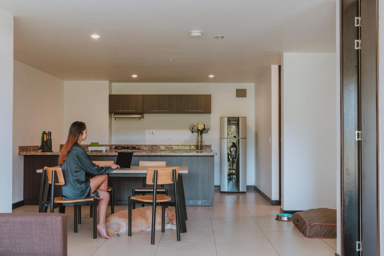 Travelers Rio Verde Living Suites Рионегро Экстерьер фото