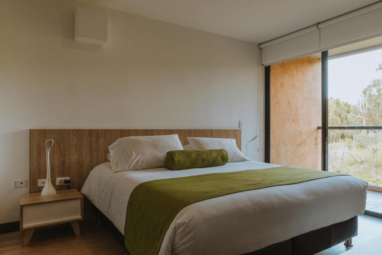 Travelers Rio Verde Living Suites Рионегро Экстерьер фото
