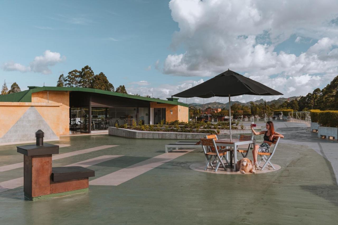 Travelers Rio Verde Living Suites Рионегро Экстерьер фото