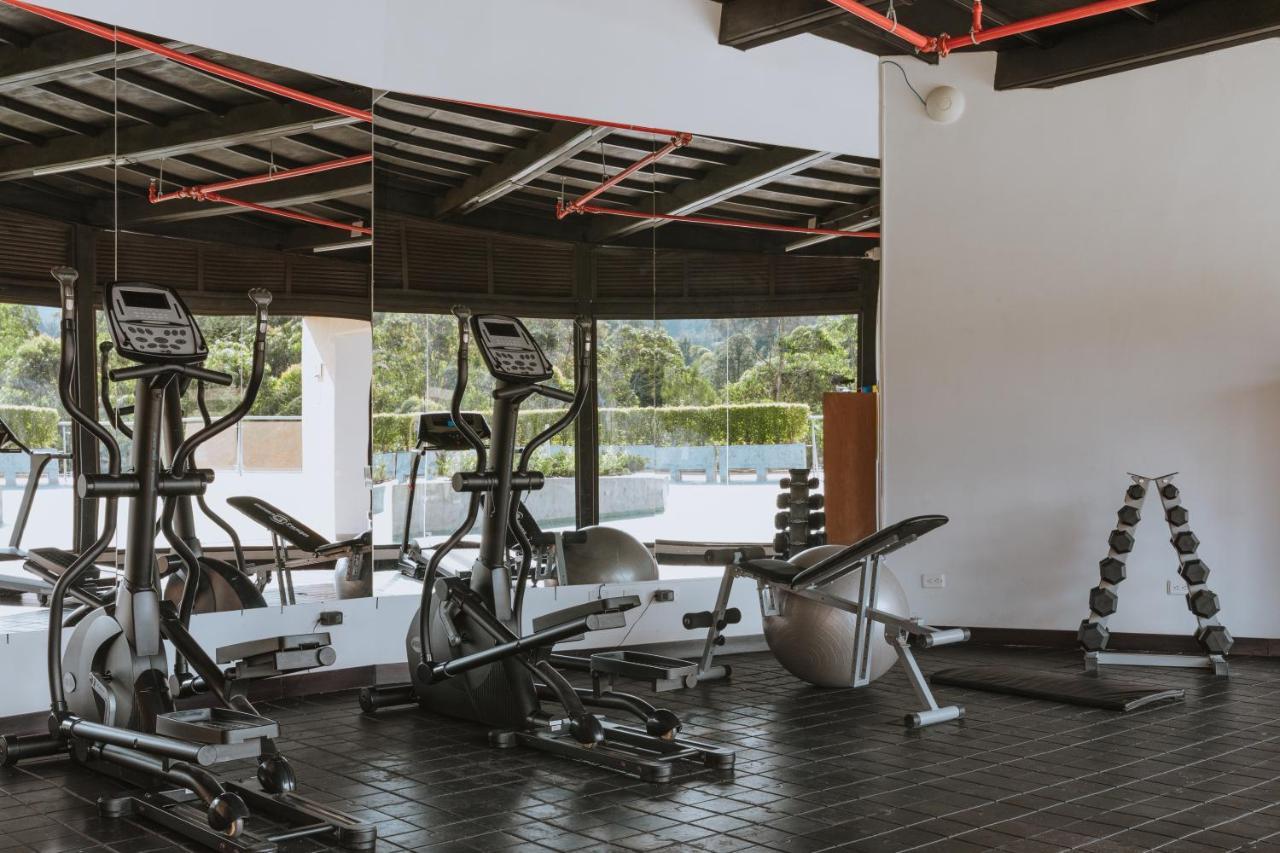 Travelers Rio Verde Living Suites Рионегро Экстерьер фото