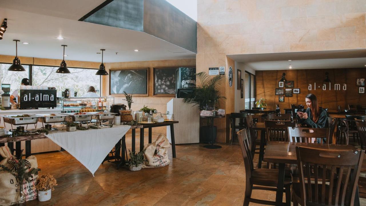 Travelers Rio Verde Living Suites Рионегро Экстерьер фото