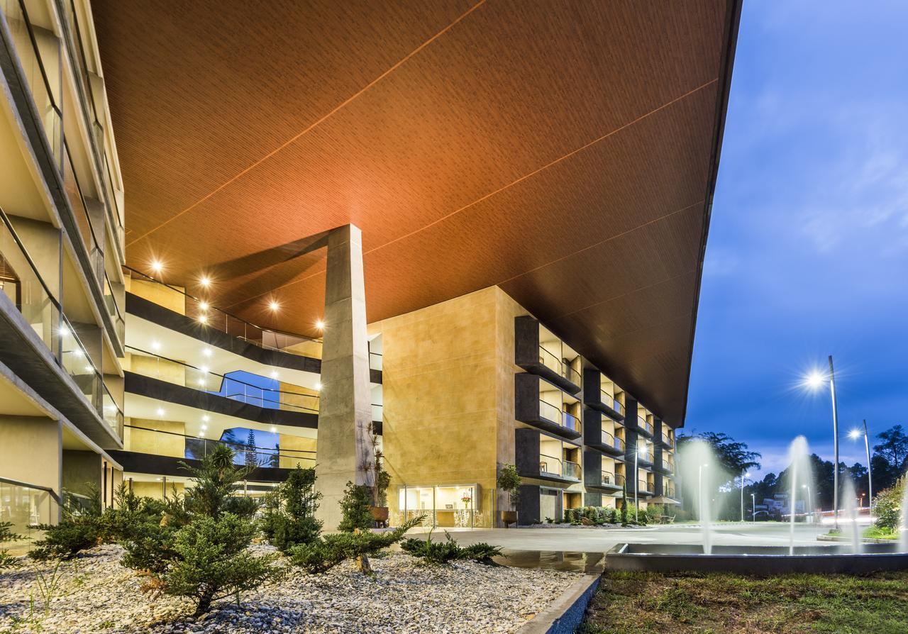 Travelers Rio Verde Living Suites Рионегро Экстерьер фото